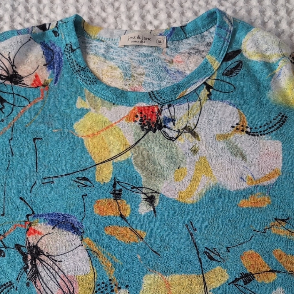 Jess & Jane Floral Ruffle Hem Top - Picture 3 of 11